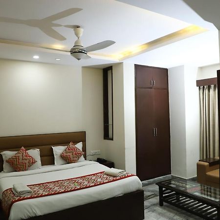 Hotel Sar Kamla Dham Skd Vrindavan Fully Vaccinated Staff ภายนอก รูปภาพ