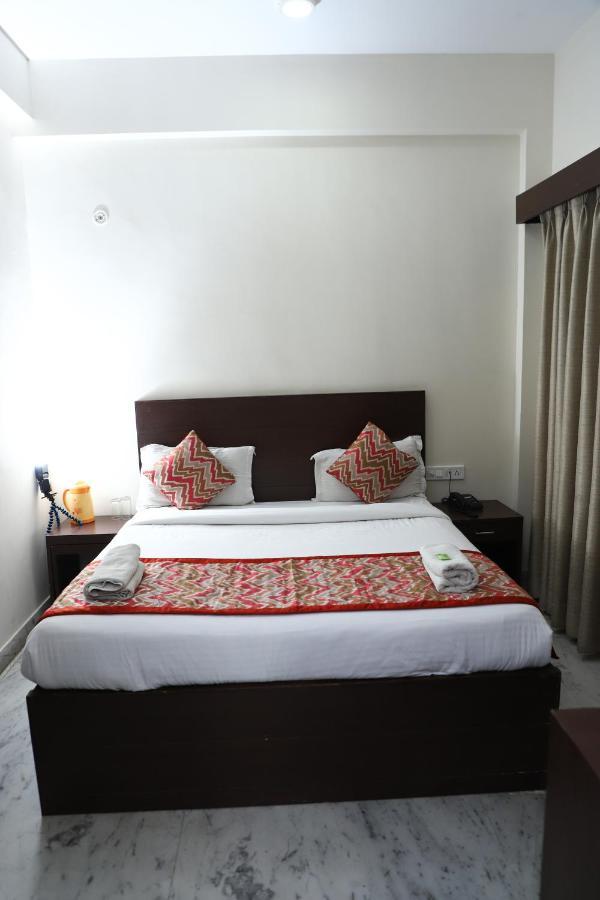 Hotel Sar Kamla Dham Skd Vrindavan Fully Vaccinated Staff ภายนอก รูปภาพ