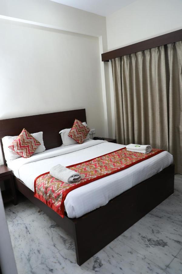 Hotel Sar Kamla Dham Skd Vrindavan Fully Vaccinated Staff ภายนอก รูปภาพ