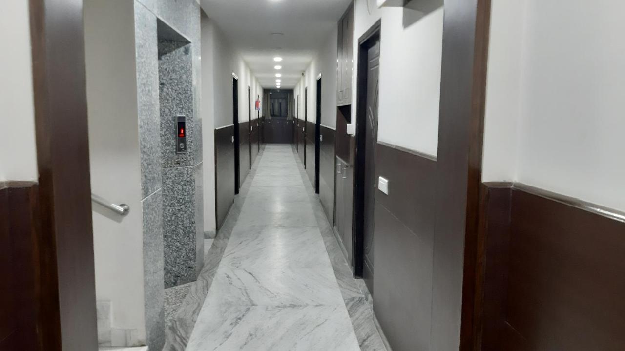 Hotel Sar Kamla Dham Skd Vrindavan Fully Vaccinated Staff ภายนอก รูปภาพ
