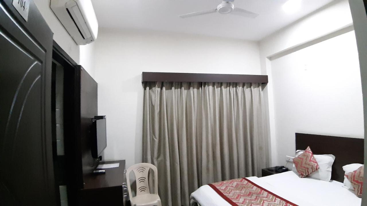 Hotel Sar Kamla Dham Skd Vrindavan Fully Vaccinated Staff ภายนอก รูปภาพ