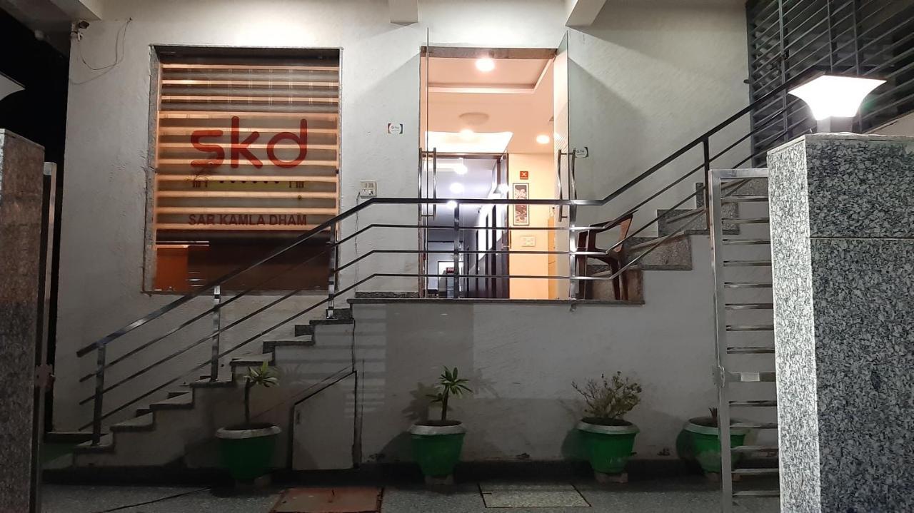 Hotel Sar Kamla Dham Skd Vrindavan Fully Vaccinated Staff ภายนอก รูปภาพ