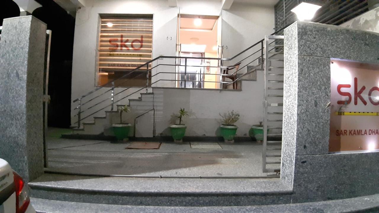 Hotel Sar Kamla Dham Skd Vrindavan Fully Vaccinated Staff ภายนอก รูปภาพ