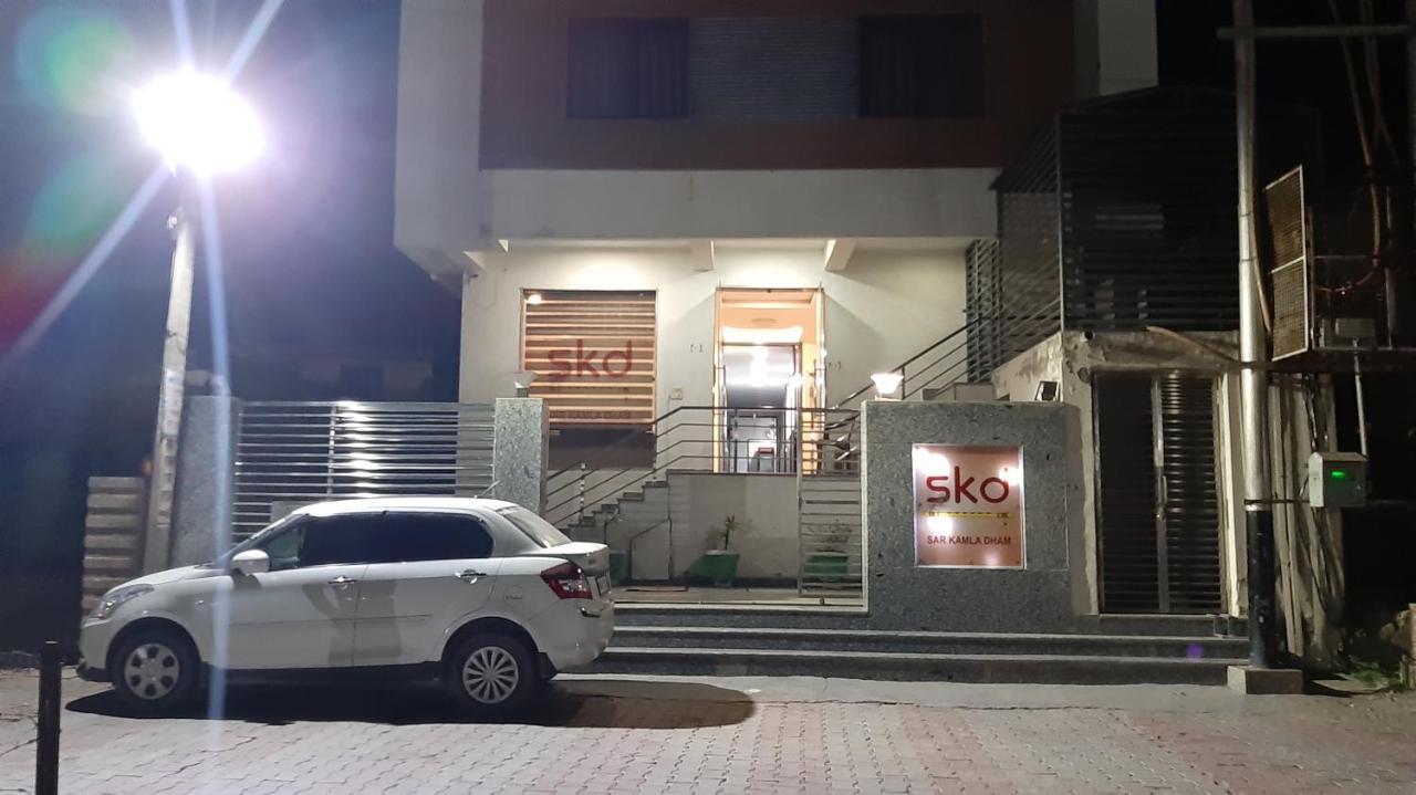 Hotel Sar Kamla Dham Skd Vrindavan Fully Vaccinated Staff ภายนอก รูปภาพ