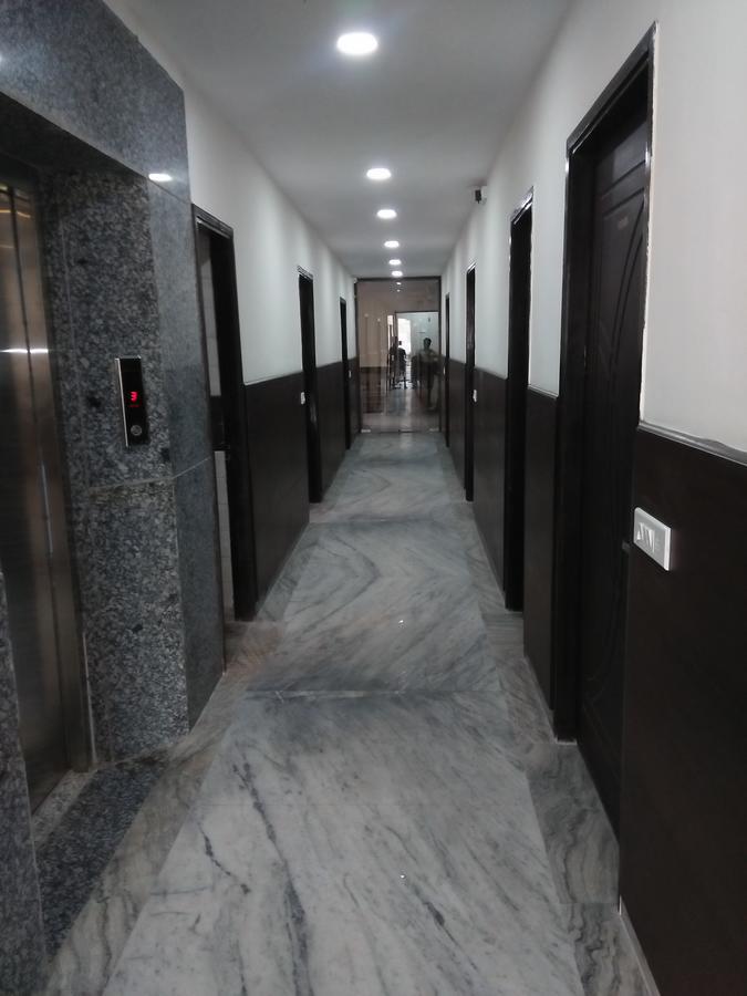Hotel Sar Kamla Dham Skd Vrindavan Fully Vaccinated Staff ภายนอก รูปภาพ