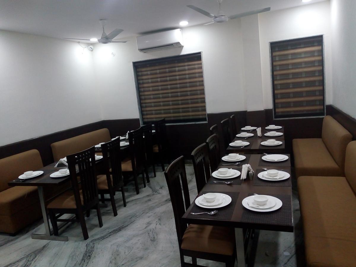 Hotel Sar Kamla Dham Skd Vrindavan Fully Vaccinated Staff ภายนอก รูปภาพ