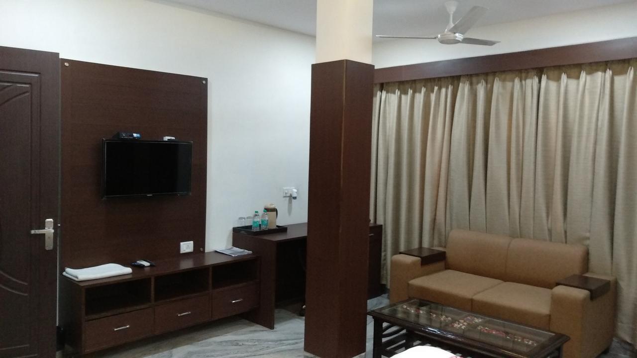 Hotel Sar Kamla Dham Skd Vrindavan Fully Vaccinated Staff ภายนอก รูปภาพ