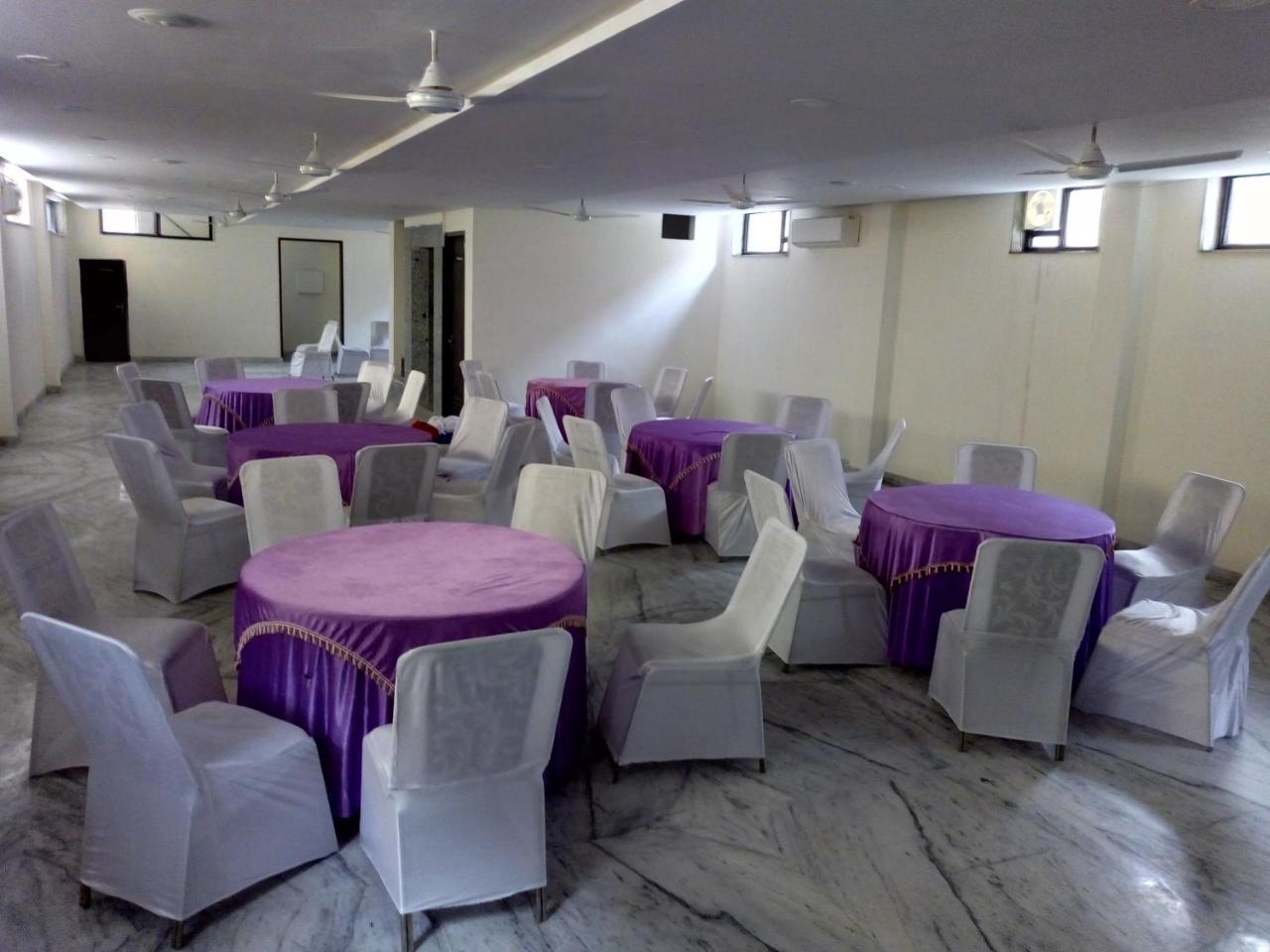 Hotel Sar Kamla Dham Skd Vrindavan Fully Vaccinated Staff ภายนอก รูปภาพ