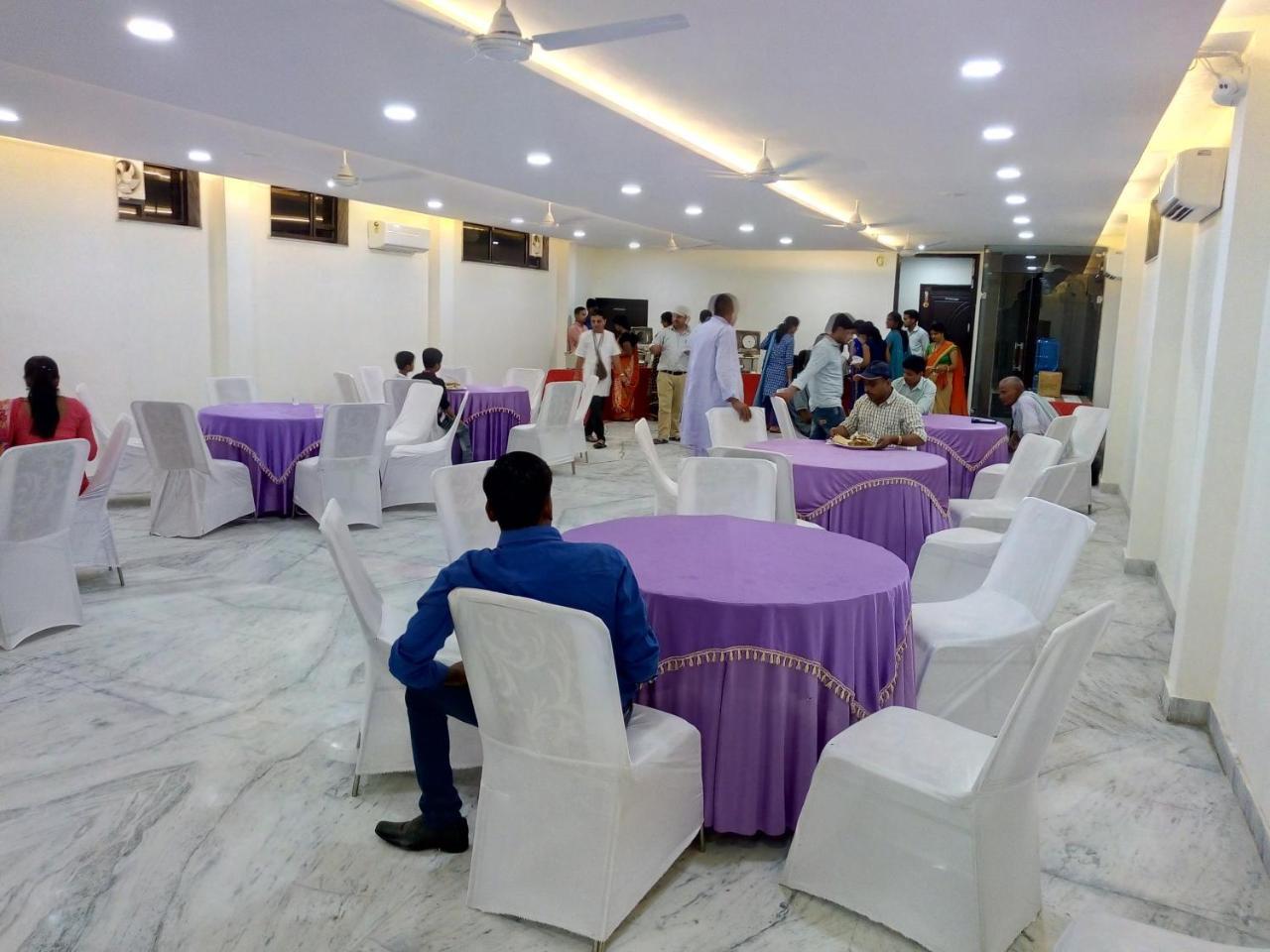 Hotel Sar Kamla Dham Skd Vrindavan Fully Vaccinated Staff ภายนอก รูปภาพ