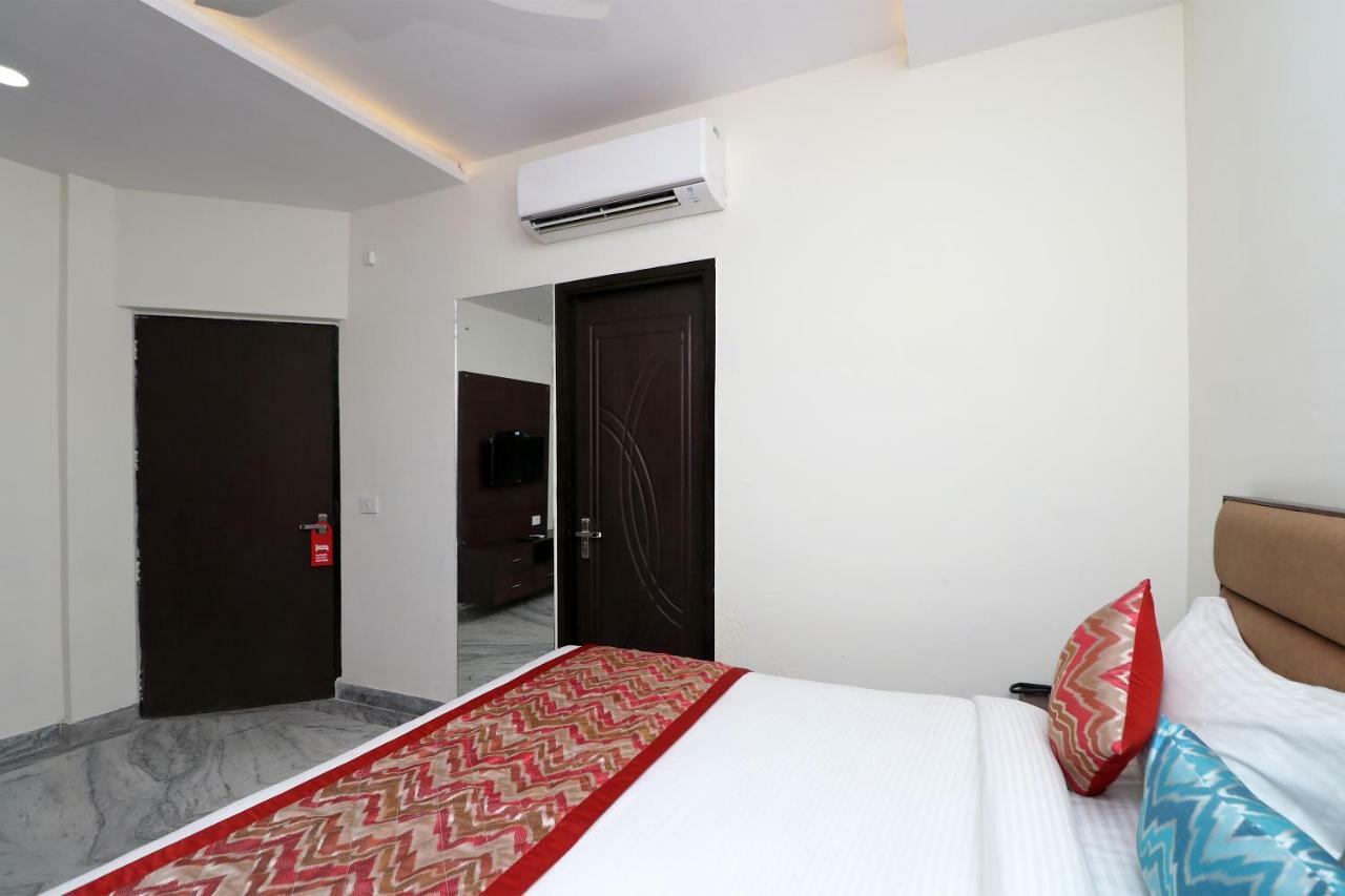 Hotel Sar Kamla Dham Skd Vrindavan Fully Vaccinated Staff ภายนอก รูปภาพ