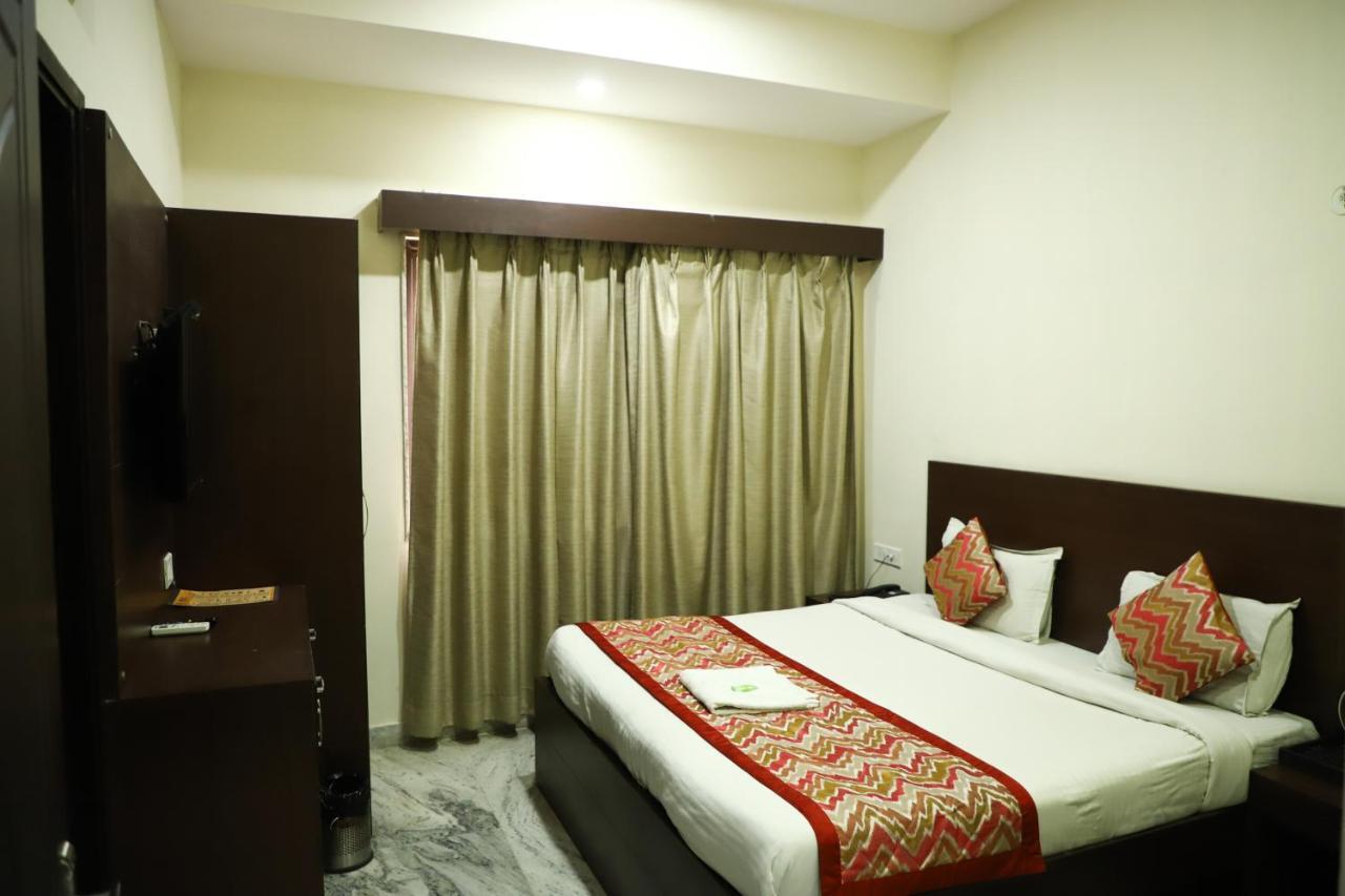 Hotel Sar Kamla Dham Skd Vrindavan Fully Vaccinated Staff ภายนอก รูปภาพ