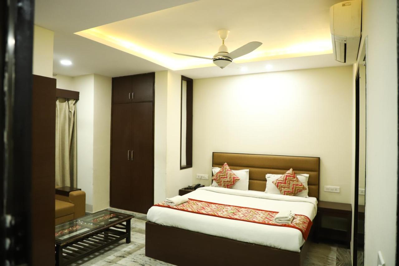 Hotel Sar Kamla Dham Skd Vrindavan Fully Vaccinated Staff ภายนอก รูปภาพ