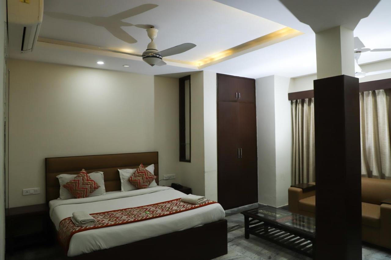 Hotel Sar Kamla Dham Skd Vrindavan Fully Vaccinated Staff ภายนอก รูปภาพ